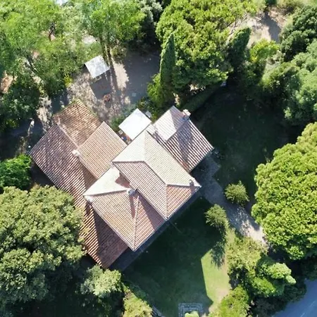 Prestigious Single With Park And Pool Latera